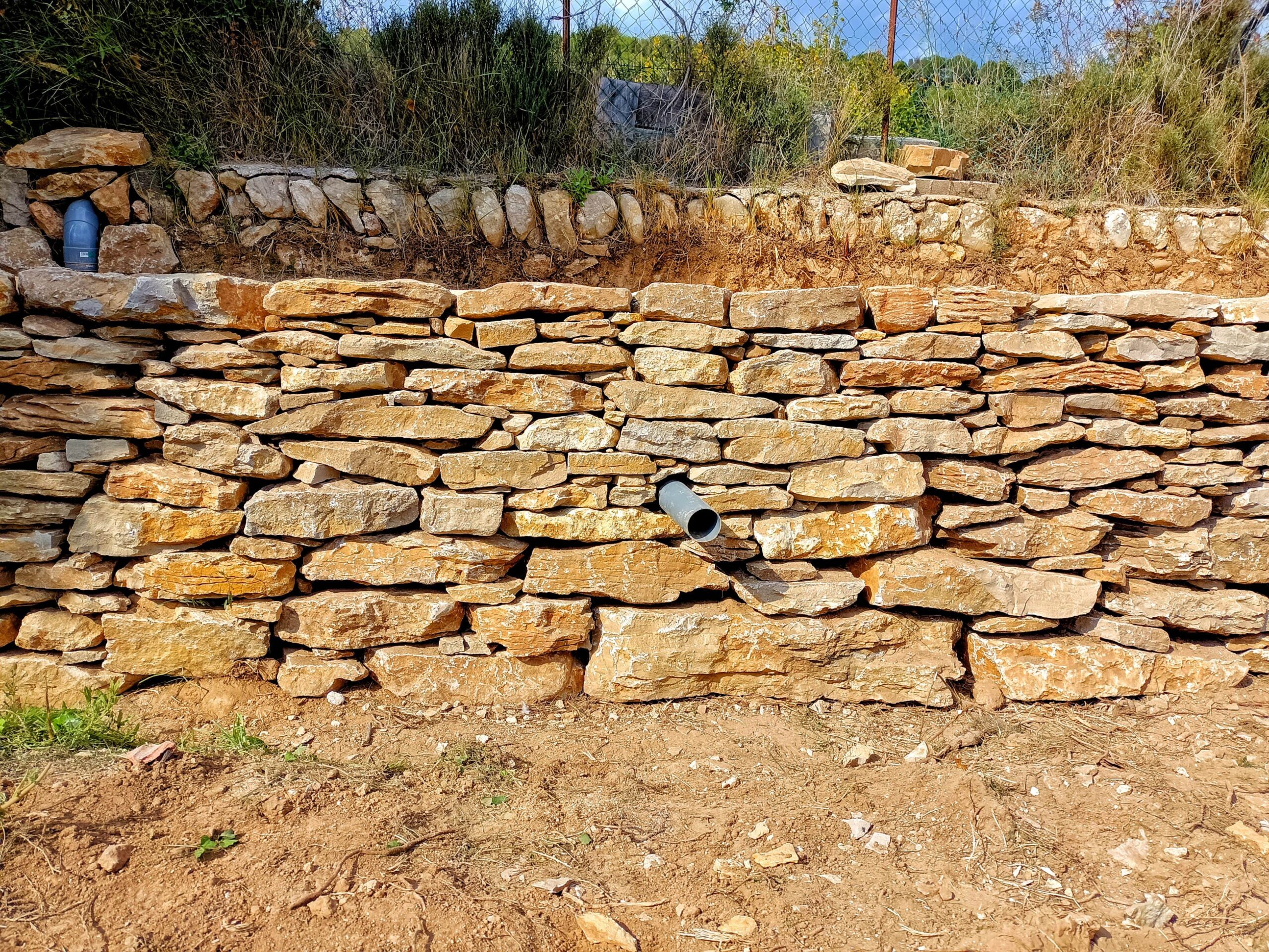 Mur de soutènement calcaire pour la mairie d Ollioules 